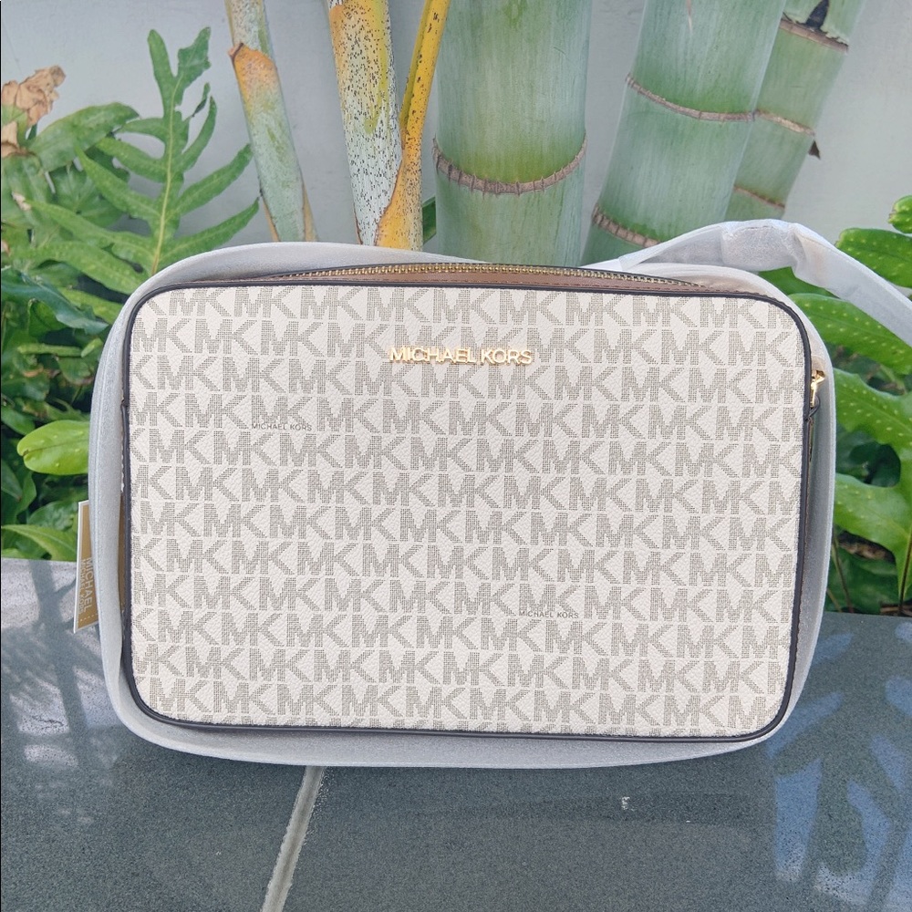 Micheal Kors vanilla logo crossbody and wallet set - Picture 9 of 16